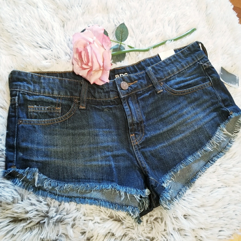 BDG  low rise dolphin short  size 28w